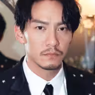 張震